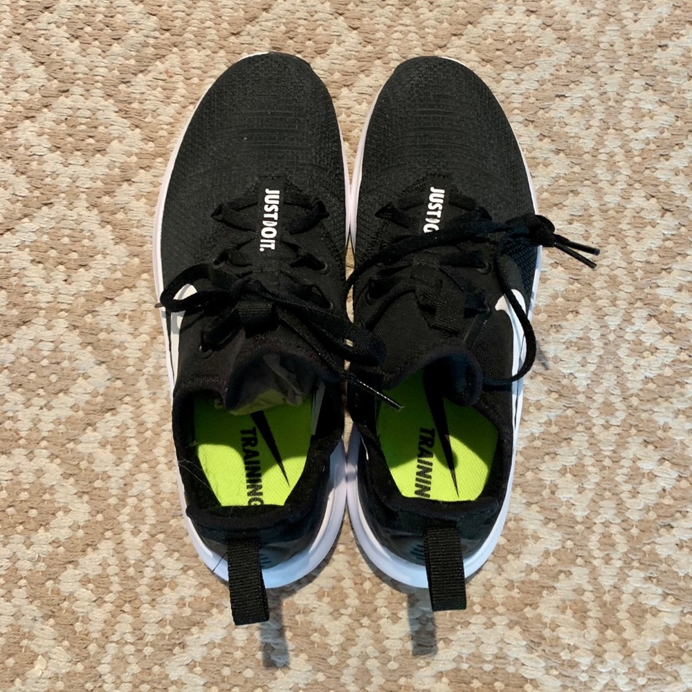NWT women’s size 8 Nike athletic shoes